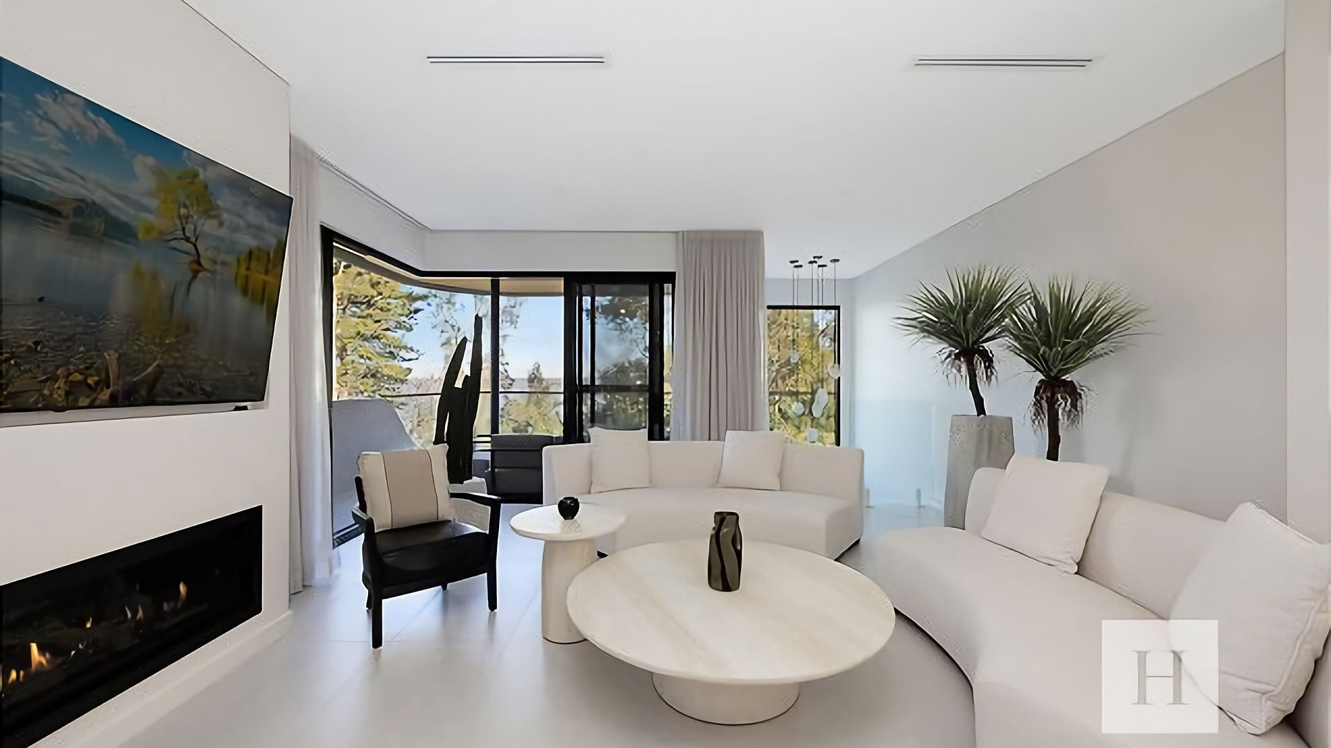 Smart TV, chimenea y tenis de mesa 