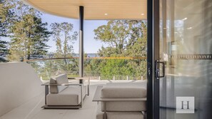 Interior - Sunset and Serenity Trinity - Luxury Lakefront Living with Relaxed Leisure (Morisset Park)