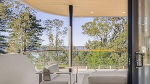 Interior - Sunset and Serenity Trinity - Luxury Lakefront Living with Relaxed Leisure (Morisset Park)
