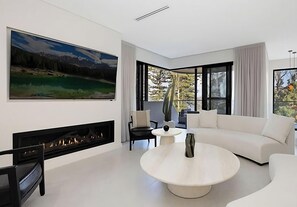 Smart TV, fireplace, ping pong