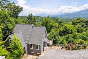 Exterior - Amazing Views Hot Tub Arcade Firepit (Gatlinburg)
