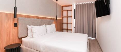 2 habitaciones, escritorio, tabla de planchar con plancha y wifi gratis