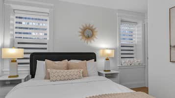 4 habitaciones, tabla de planchar con plancha, cuna de viaje y internet