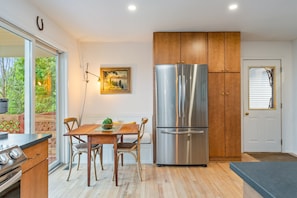 Dining - Private Naples Retreat | Scenic Views/Pet Friendly (Naples)