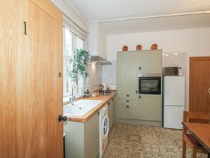 Batterie de cuisine, vaisselle et ustensiles