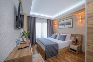 Caja de seguridad en la habitación y escritorio