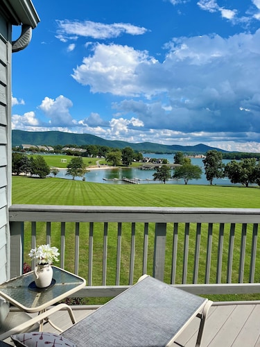 Sailors Landing~ Lake/Beach front condo with ample amenities!