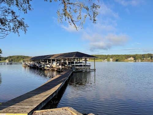Sailors Landing~ Lake/Beach front condo with ample amenities!