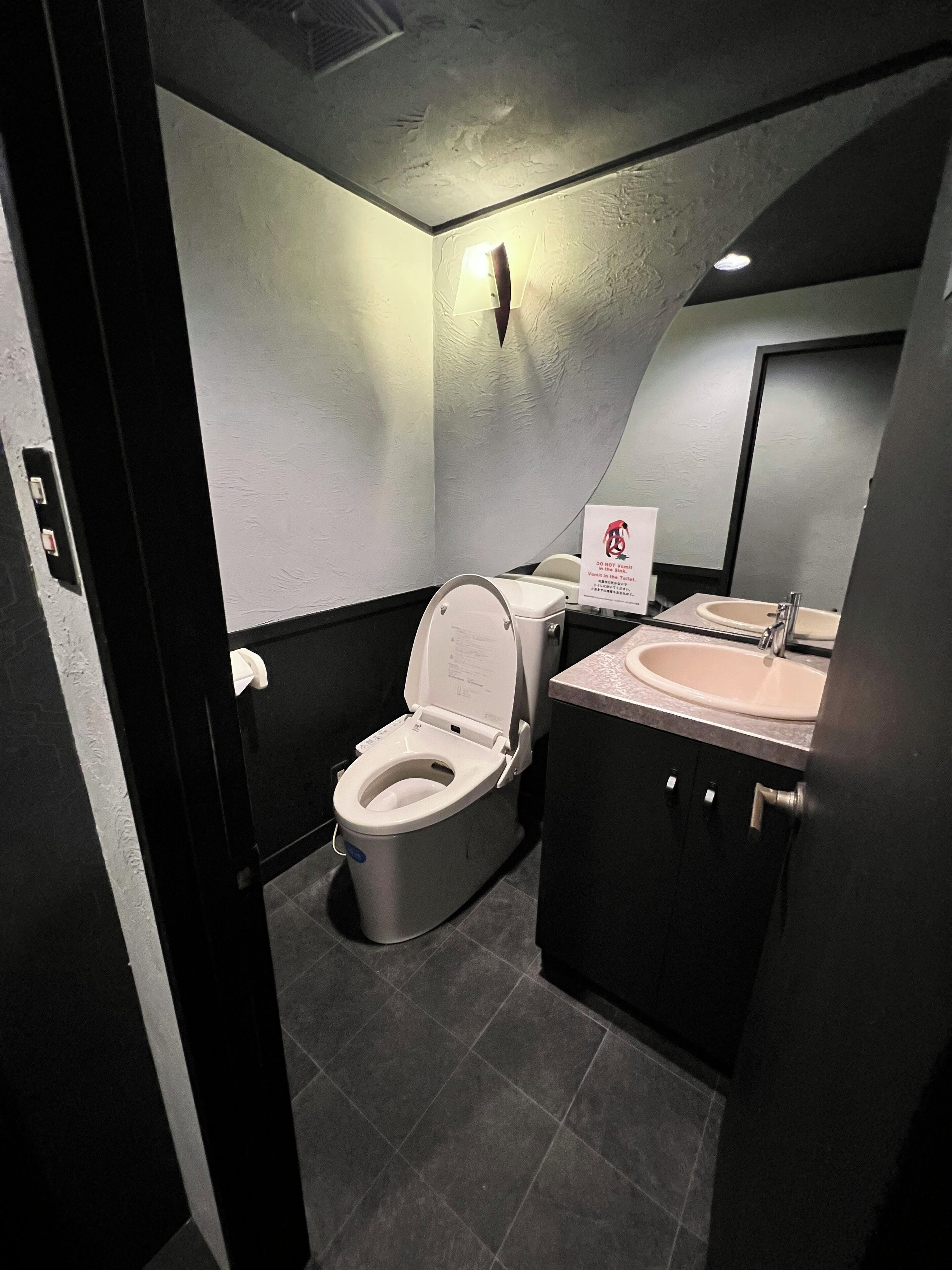 シャワー、ヘアドライヤー、タオル、石鹸