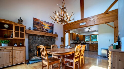 Windham Mountain Chalet - Hot Tub, Sauna, Gym & Game Room, Sleeps 10