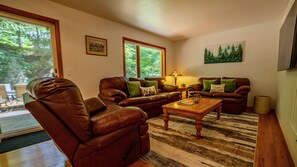 Smart-TV, Kamin, Videospiele, Tischfußball