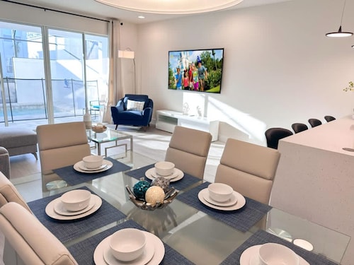 Brand New Pool Home Near Disney Resort Access