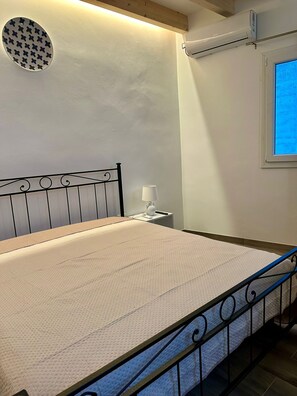 1 bedroom, desk, free WiFi, bed sheets