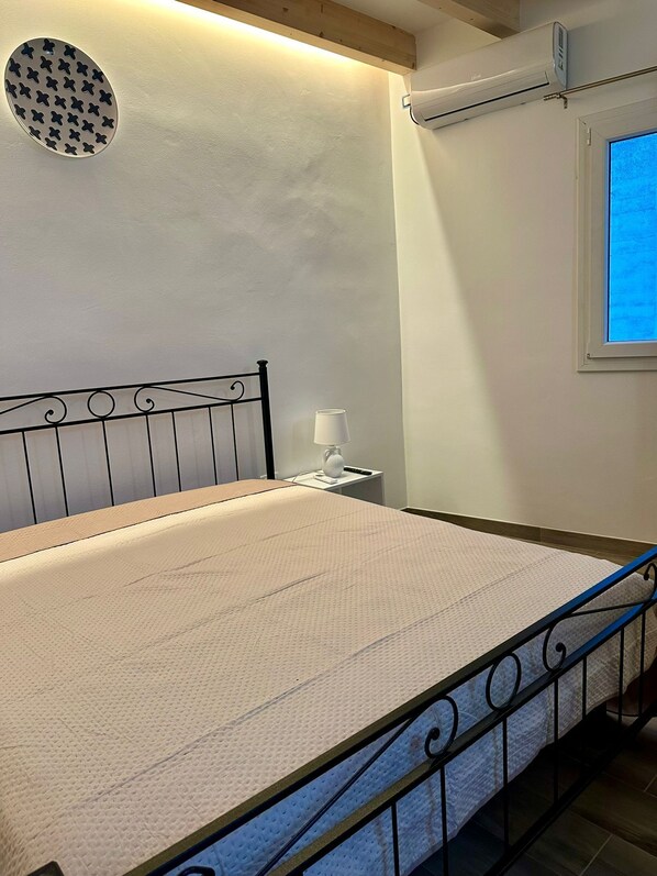 1 bedroom, desk, free WiFi, bed sheets