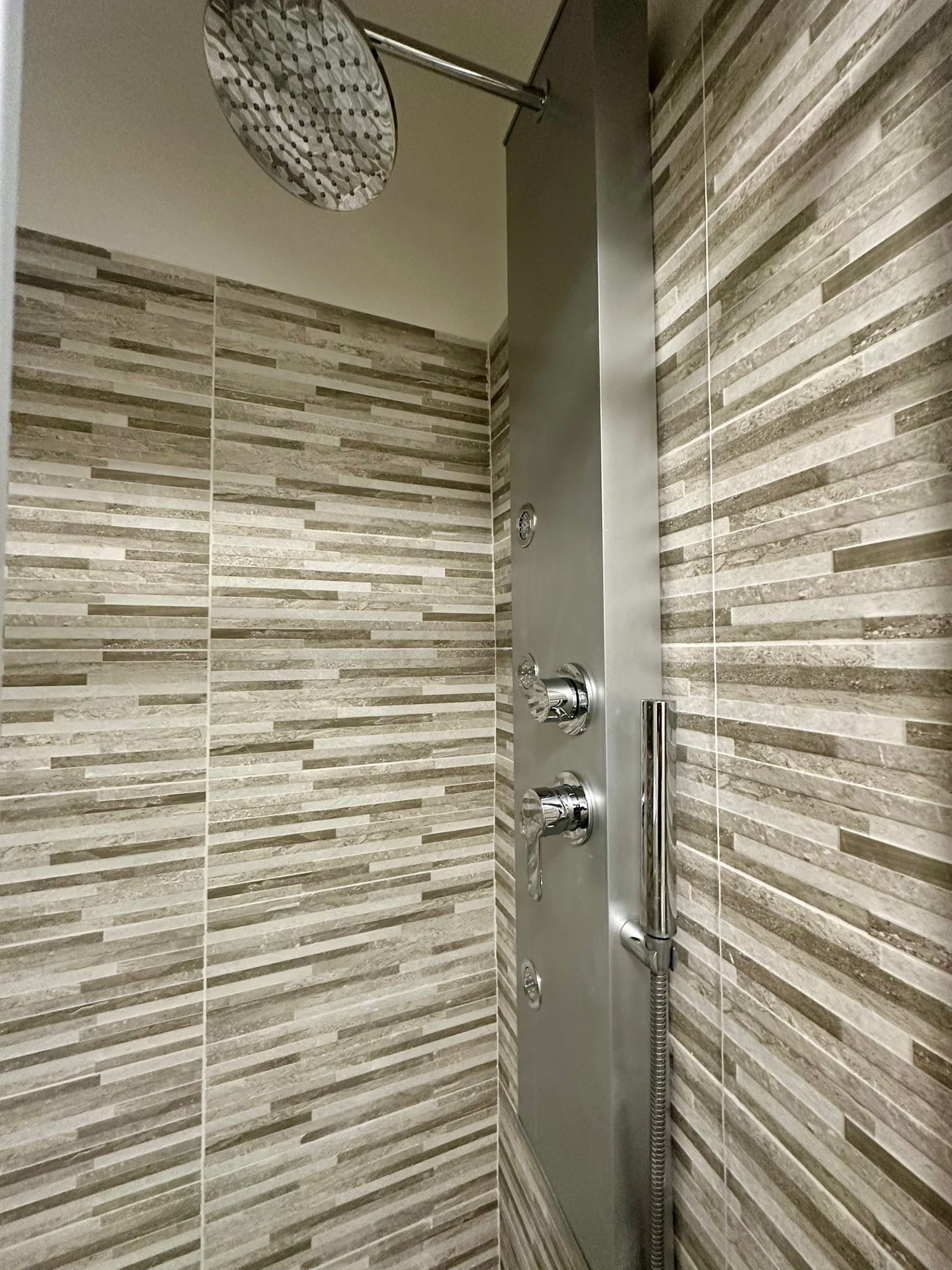 Dusche, Haartrockner, Bidet, Handtücher