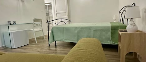 1 bedroom, desk, free WiFi, bed sheets