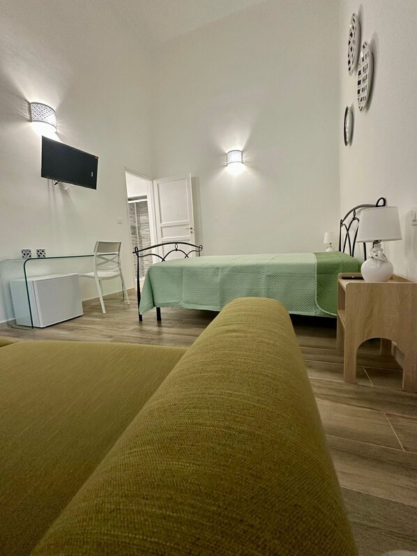 1 bedroom, desk, free WiFi, bed sheets