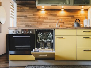 Réfrigérateur, four, plaque de cuisson, lave-vaisselle