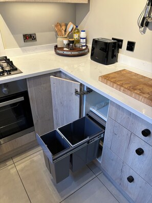 Micro-ondes, four, plaque de cuisson