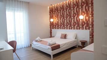 Family Triple Room | Desk, free WiFi