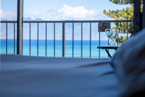 Kahana Oceanfront Gem w Gym Pool AC Comfort Walk to Dining