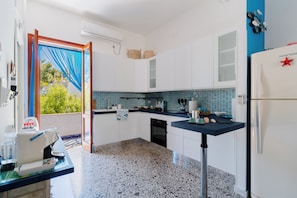 Superior Villa | Private kitchen | Highchair