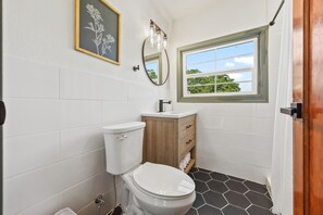 Dusch, hårtork och handdukar