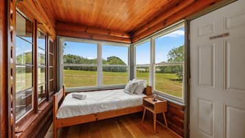 4 bedrooms, iron/ironing board, travel cot, WiFi