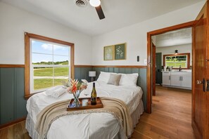 4 habitaciones, tabla de planchar con plancha y cuna de viaje 