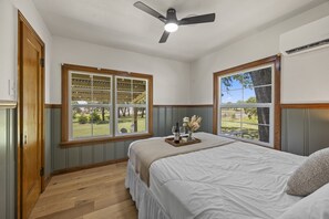 8 bedrooms, iron/ironing board, travel cot, bed sheets - Scenic Lake Retreat for groups & Families | 4 private cabins- sleeps 22 (Madill)