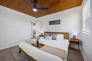 8 Schlafzimmer, Bügeleisen/Bügelbrett, Reisekinderbett, Bettwäsche