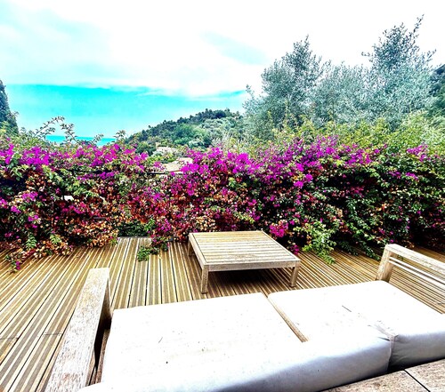 Beautiful villa with private garden, pool  and sea view.