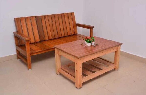 Deluxe Triple Room, Balcony, Mountain View | Living area