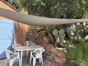 屋外ダイニングエリア
