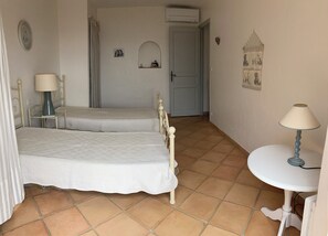 3 室のベッドルーム、アイロン / アイロン台、インターネット