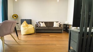 Design Condo, Balcony, Courtyard View | Living area