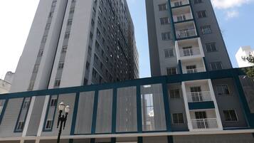 Habitación Confort | Escritorio, espacio para trabajar con un portátil, cortinas opacas