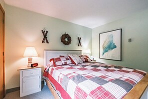 2 bedrooms, desk, free WiFi, bed sheets