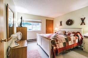 2 室のベッドルーム、デスク、WiFi、ベッドシーツ