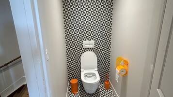 Shower, hair dryer, towels, toilet paper