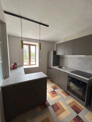 Micro-ondes, four, plaque de cuisson, lave-vaisselle