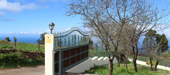 FALCON CREST COTTAGE