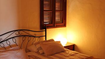 3 habitaciones, tabla de planchar con plancha y acceso a internet