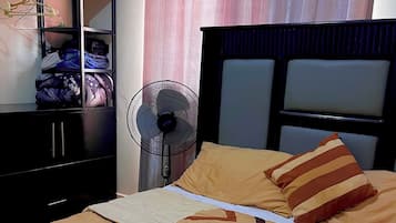1 chambre, fer et planche Ă repasser, Wi-Fi gratuit, draps fournis