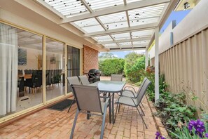 Outdoor dining - Maison d'Art (Glenside)