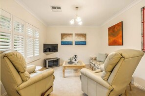 Unclassified image, 4 of 36, button