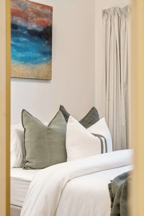 3 bedrooms, travel cot, WiFi, bed sheets