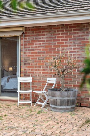 Unclassified image, 4 of 36, button