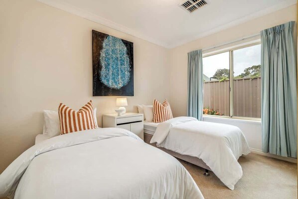 3 chambres, lit parapluie, Wi-Fi, draps fournis