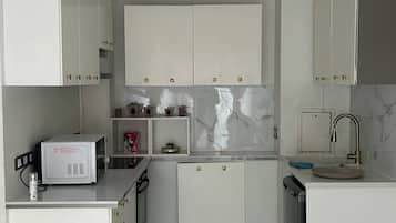 Micro-ondes, four, plaque de cuisson